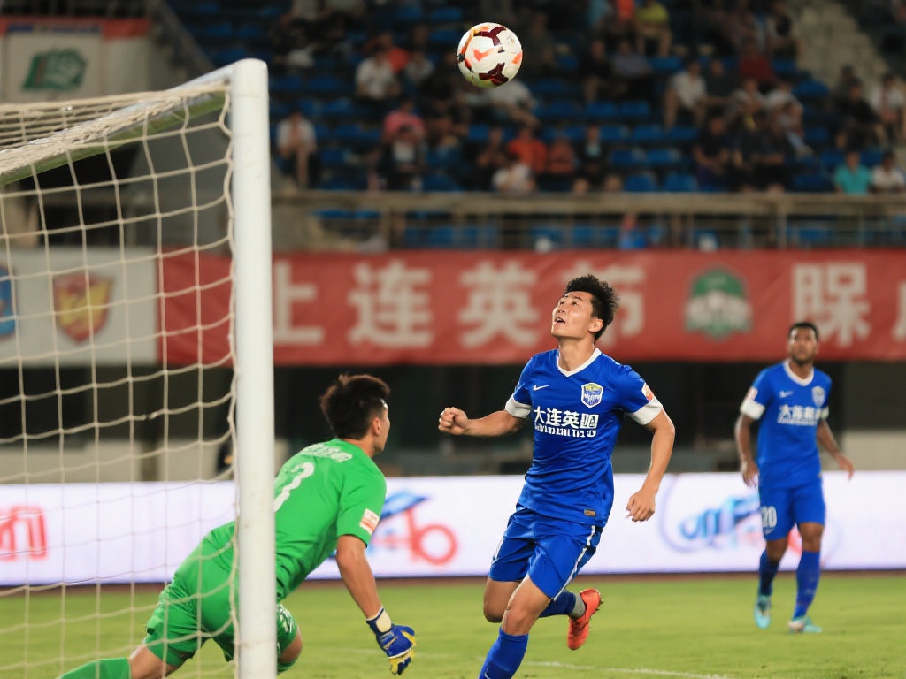 下半场成为胜负的关键时刻。大连英博的前锋