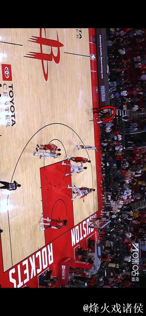 申京错位背打勾手打进,火箭反超1分比赛剩余2.3秒 申京错位背打勾手打进,火箭反超1分比赛剩余2.3秒